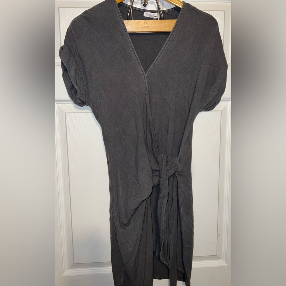 On the Road Tie Front Grey Wrap Dress Size Small EUC